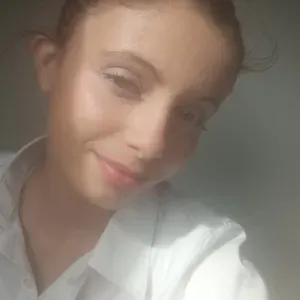 Lycéenne, babysitter à Évreux