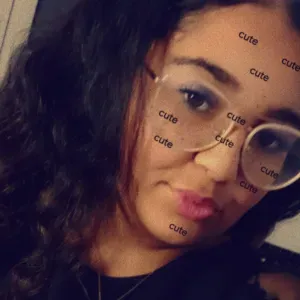 Libre durant les congés scolaires et les week-ends.