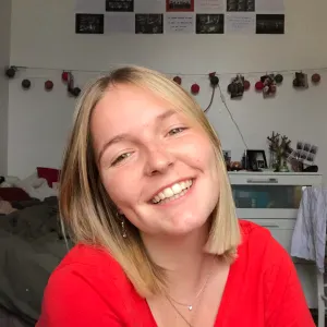 Jeune babysitter sérieuse disponible sur Caen