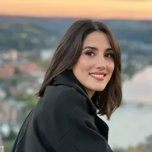 Jeune diplômée, Baby-sitter à Paris 