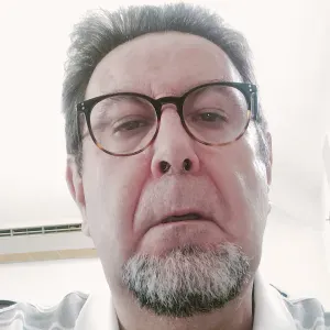 CUIDADOR DE CASAL DE IDOSOS.