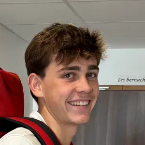 Baby-sitter dynamique et attentionné