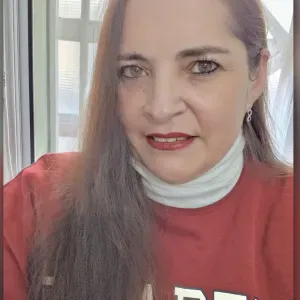 Busco trabajo urgente Cuidadora.