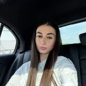 Studentessa universitaria cerca lavoro come Babysitter 