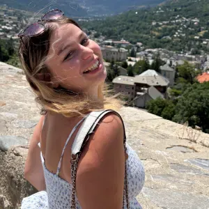 Baby-sitter pleinement disponible !