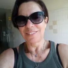 Procuro trabalho como empregada doméstica