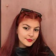 Cuidadora dedicada disponível agora!