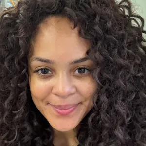 Cuidadora de Idosos Experiente | Cuidado com Afeto