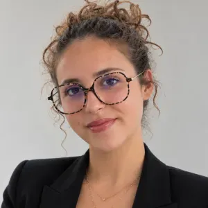Baby-sitter expérimentée, douce et dynamique !