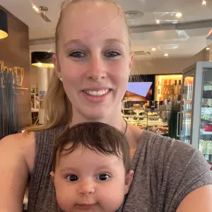 Je recherche une baby sitter