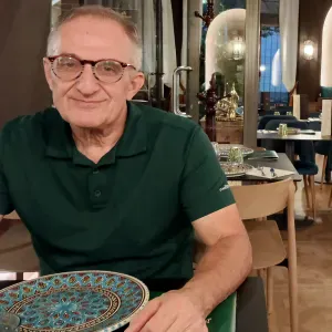 Sessantaseienne con spiccata sensibilita' per gli anziani