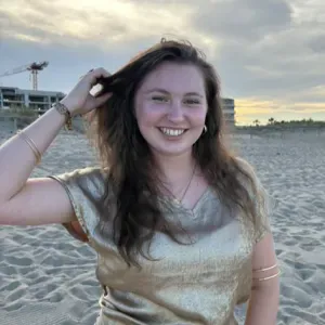 Baby-sitter expérimentée à Sainte Marie la mer 