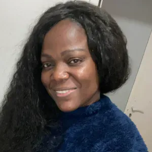 Cuidadora de niños con experiencia 