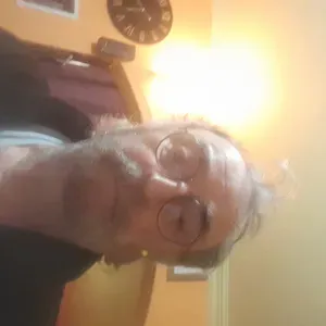 A la reherche  d' personne  gai souriànte et vaillante