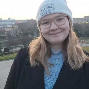 Odpowiedzialna opiekunka do dziecka