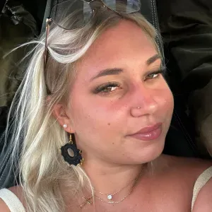 Lara, 20 ans — disponible pour vous aider au quotidien !