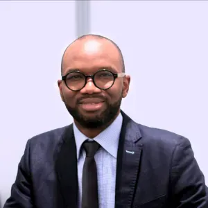 avons Besoin de quelqu'un de confiance pour la gard