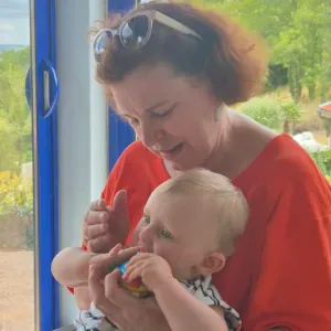 Jeune retraitée infirmière , grande expérience de l'enfant 