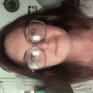 femme de ménage laver aspirer repassage 