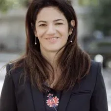 Baby-sitter la plus gentille et appréciée par les enfants