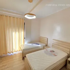 Bonjour je suis pret pour fair un bonne menage chez vou.