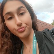 My name is Ines and I'm 17 years old