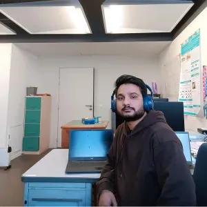 I can teach physics, programming and maths in English.