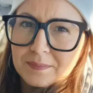 Addetta alle pulizie e riordino