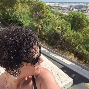 Cerco un lavoro come assistente per anziani 