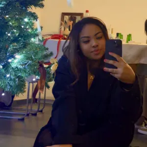 Baby-sitter diplômée et expérimentée et recommandation,