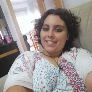 chica responsable busca trabajo de niñera