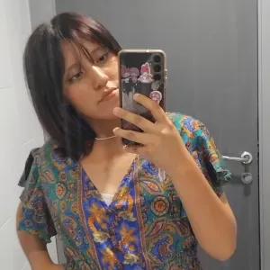 Cuidadora y cariñosa con tu pequeño amigo