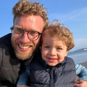 Je cherche un baby sitter pour les sorties de l'école