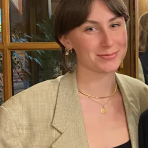 Babysitter expérimentée à Paris