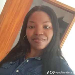 Babysitter a procura de uma oportunidade de trabalho 