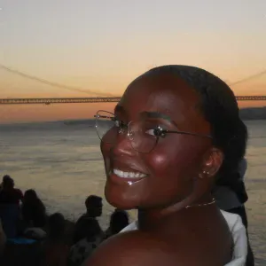 Babysitter com experiência em Angola e em Lisboa 