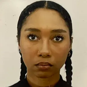 Babysitter expérimentée et future professeure des écoles 