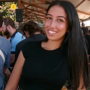 Étudiante en médecine expérimentée à Marseille