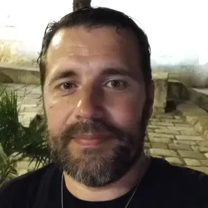 Baby sitter très sérieux résidant à Champlan