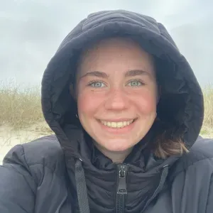 Baby-sitter créative et très alaise avec les enfants 