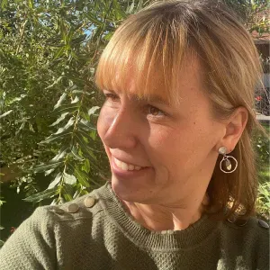 Je recherche une baby-sitter pour laSortie d'école 