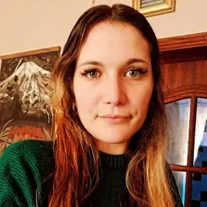 Empregada de limpeza responsável 