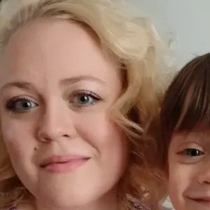 Baby-sitter experimentée et vehiculée
