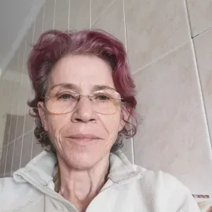 Empregada  responsável para limpar e cuidar