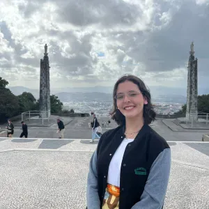 Cuidadora de idosos e crianças em Braga