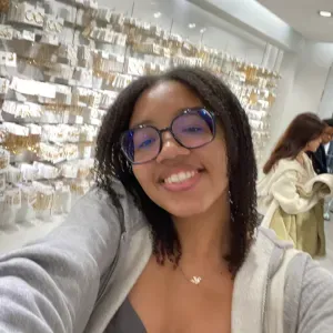 Baby-sitter douce et disponible immédiatement