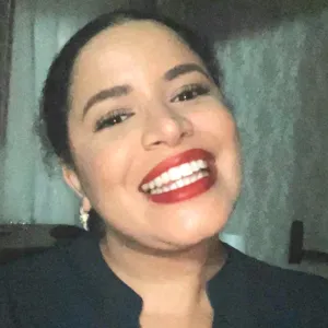 Baby-sitter Enthousiaste : Prête à chouchouter vos enfants 