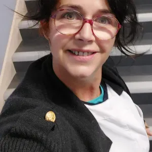 AES diplômée et expérimentée .