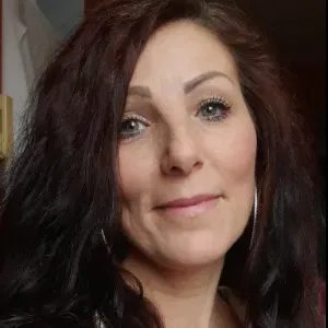 Cindy à votre service comme aide ménagère.