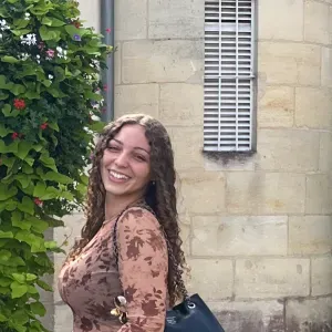 Grande sœur expérimentée qui recherche un petit boulot !